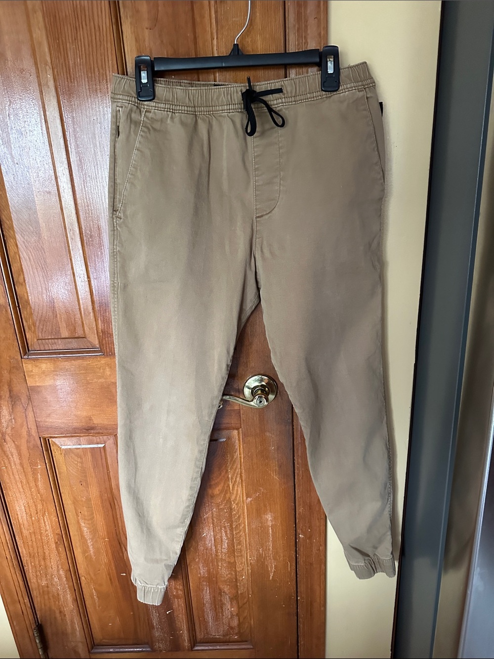 Hollister Men's Tan-khaki Drawstring Jogger Pants